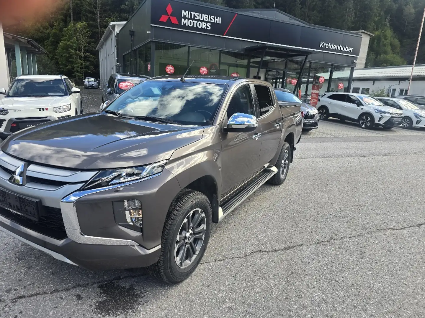 Mitsubishi L200 L 200 2,2 DI-D HP 4WD Doppelkabine Intense Aut. Intense Braun - 2