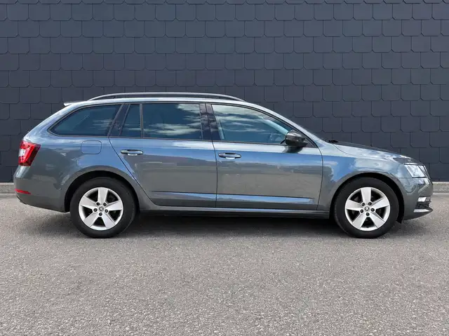 Skoda Octavia view 2