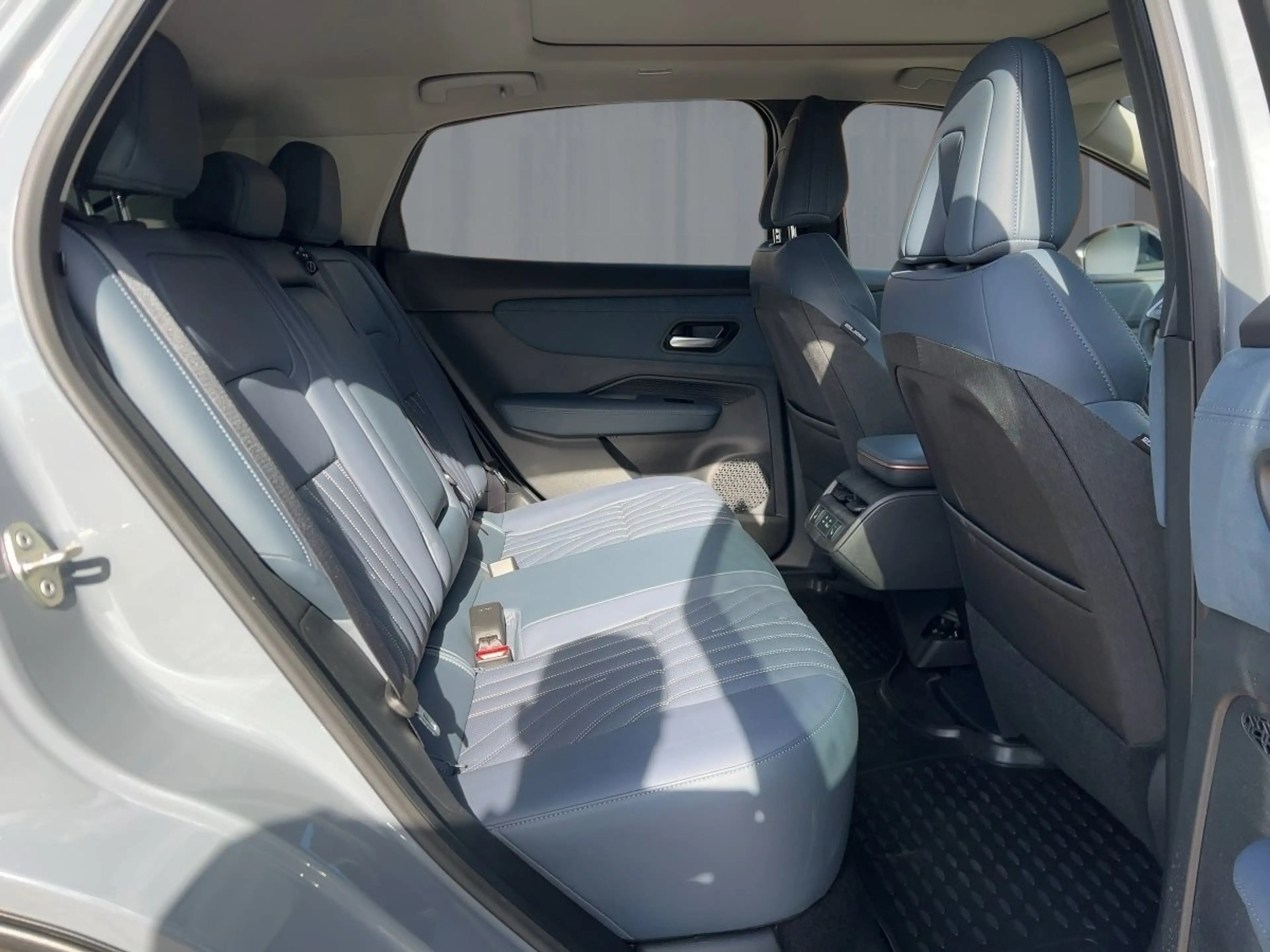 Nissan Ariya Evolve+ e-4orce PANO KAMERA SHZ LED — photo 9