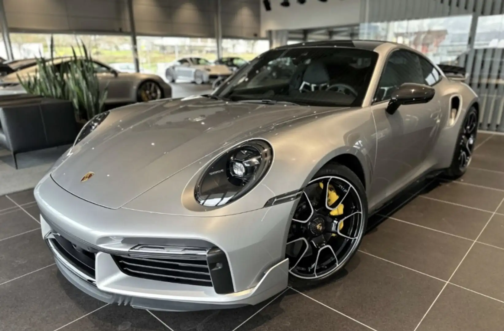 Porsche 992 Turbo S Coupé PDK Plateado - 1