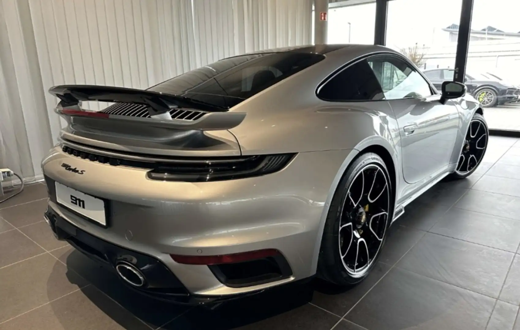 Porsche 992 Turbo S Coupé PDK Plateado - 2