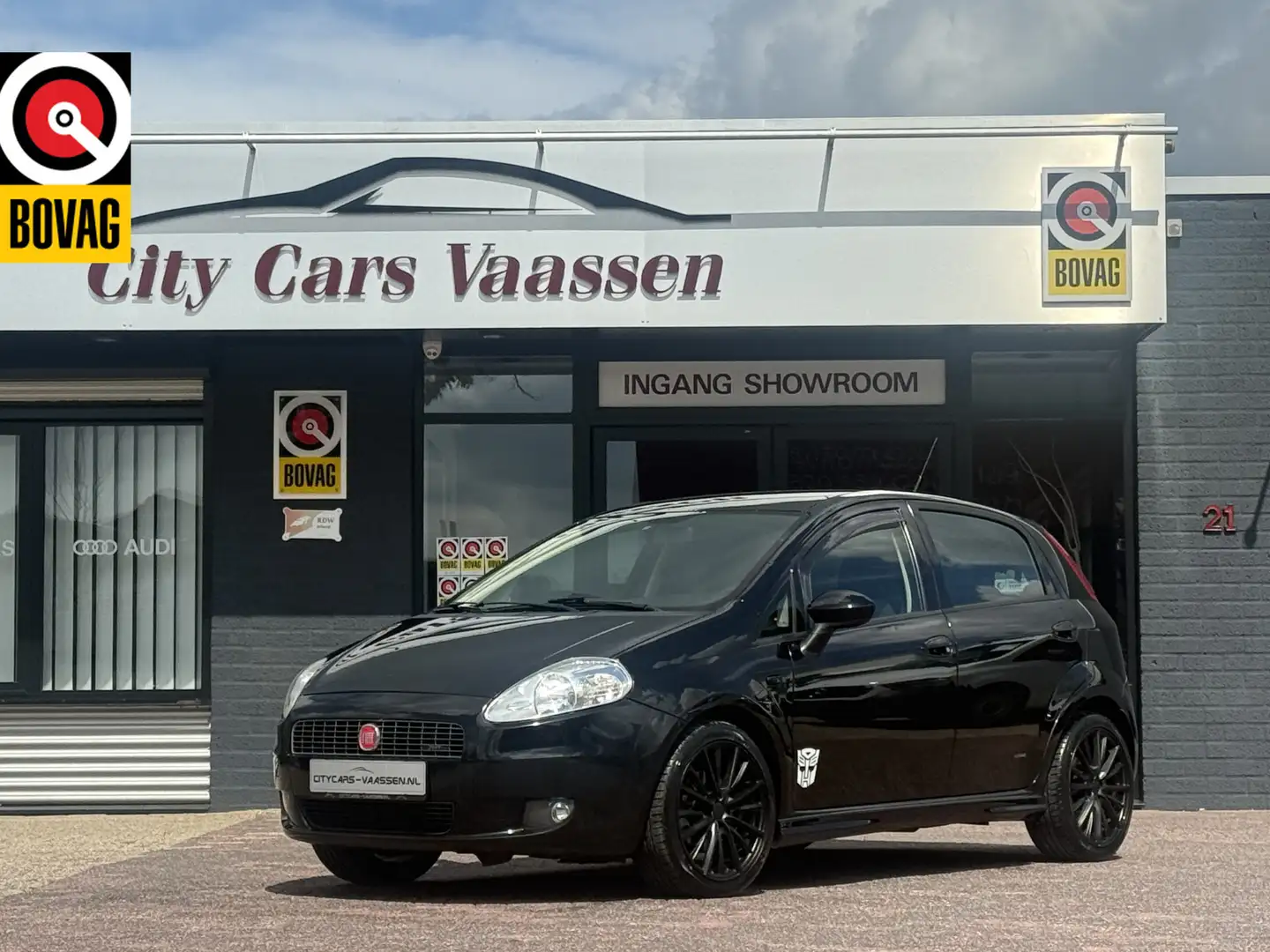 Fiat Grande Punto 1.4-16V Sport 120 pk org nl auto nap logisch clima Zwart - 1