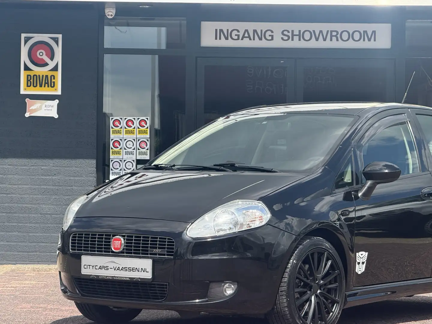 Fiat Grande Punto 1.4-16V Sport 120 pk org nl auto nap logisch clima Zwart - 2