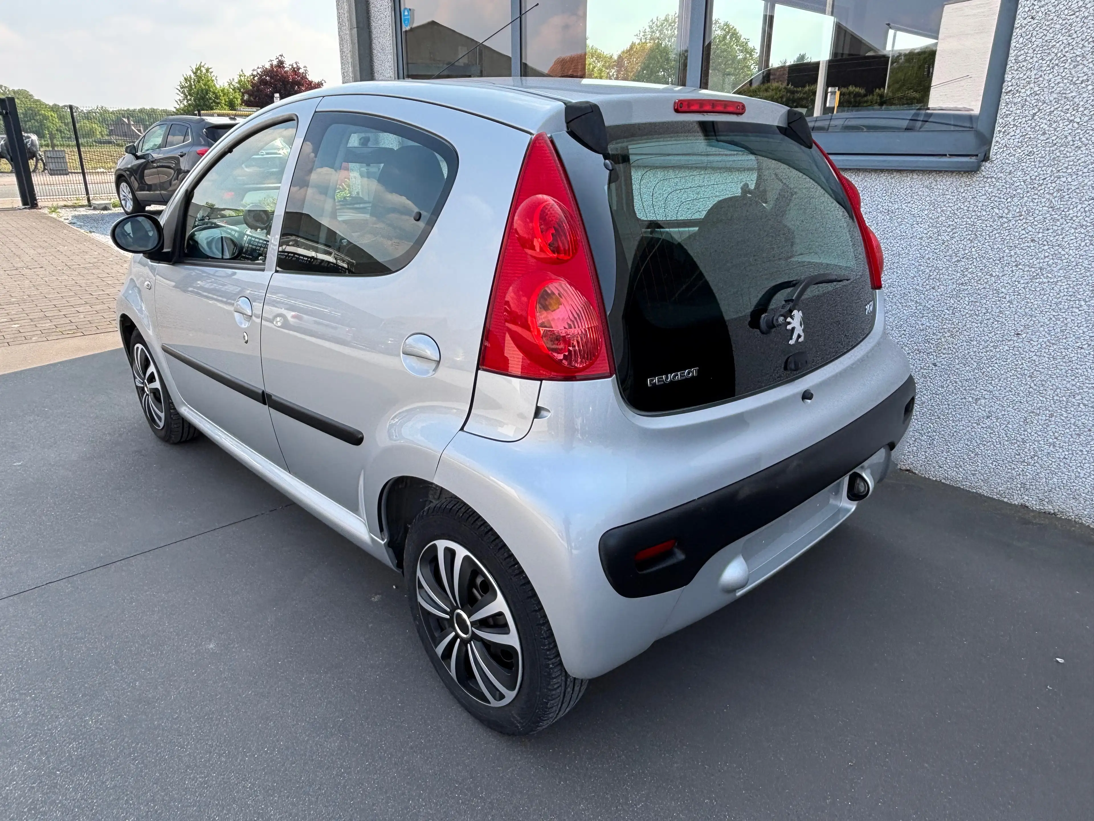 Peugeot 107 107 1.0i AIRCO 5D — photo 4