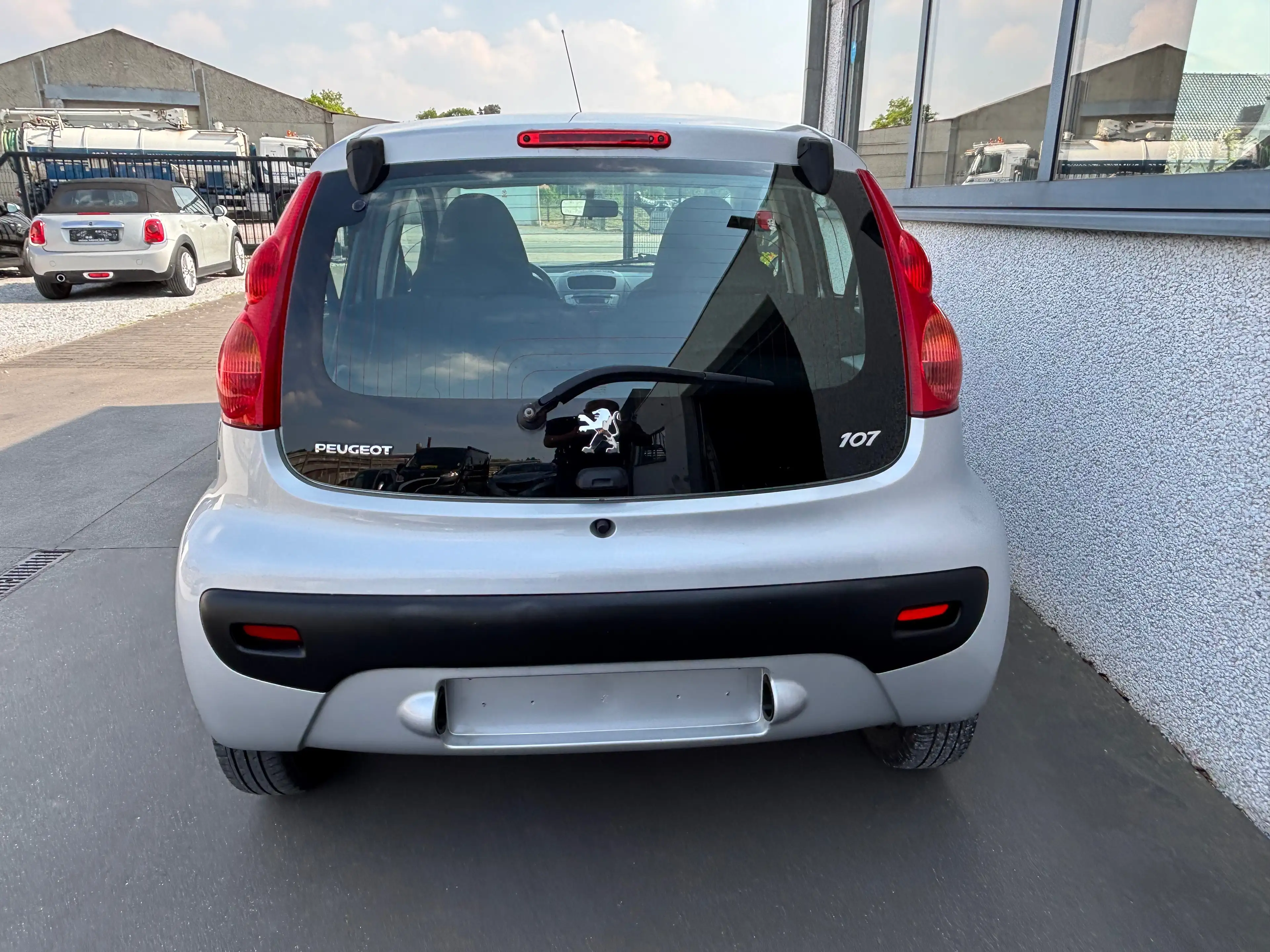 Peugeot 107 107 1.0i AIRCO 5D — photo 5