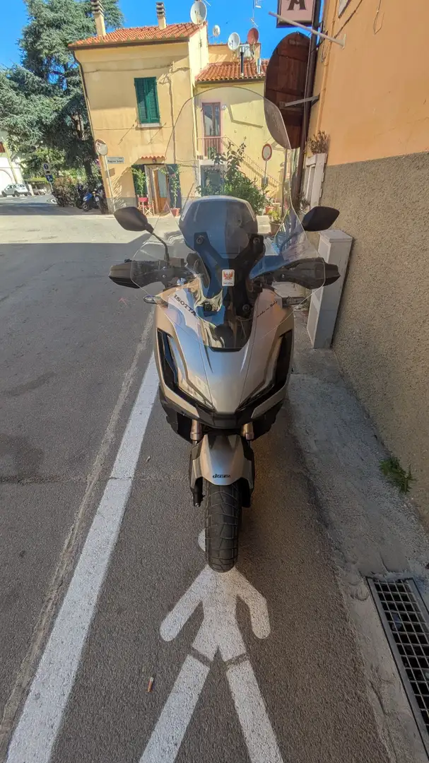 Honda ADV 350 Argento - 1