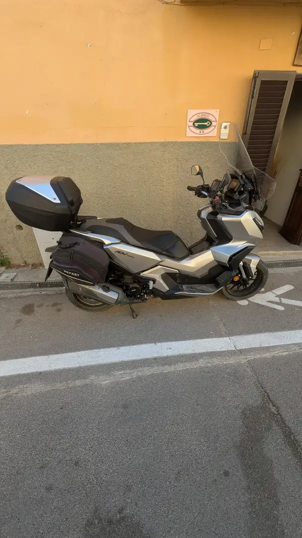 Honda ADV 350 Argento - 2