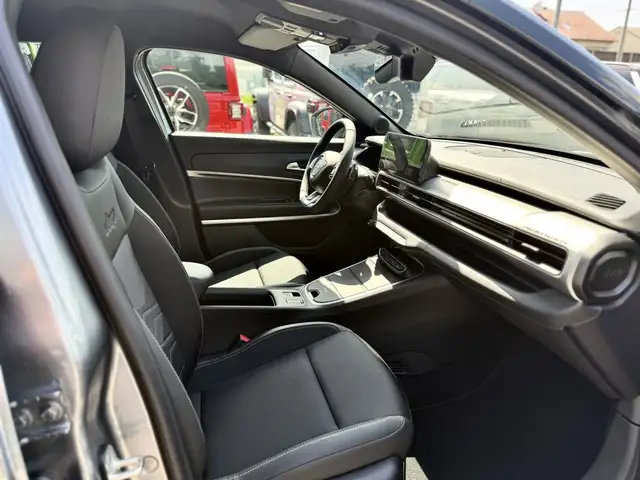 Jeep Avenger view 12