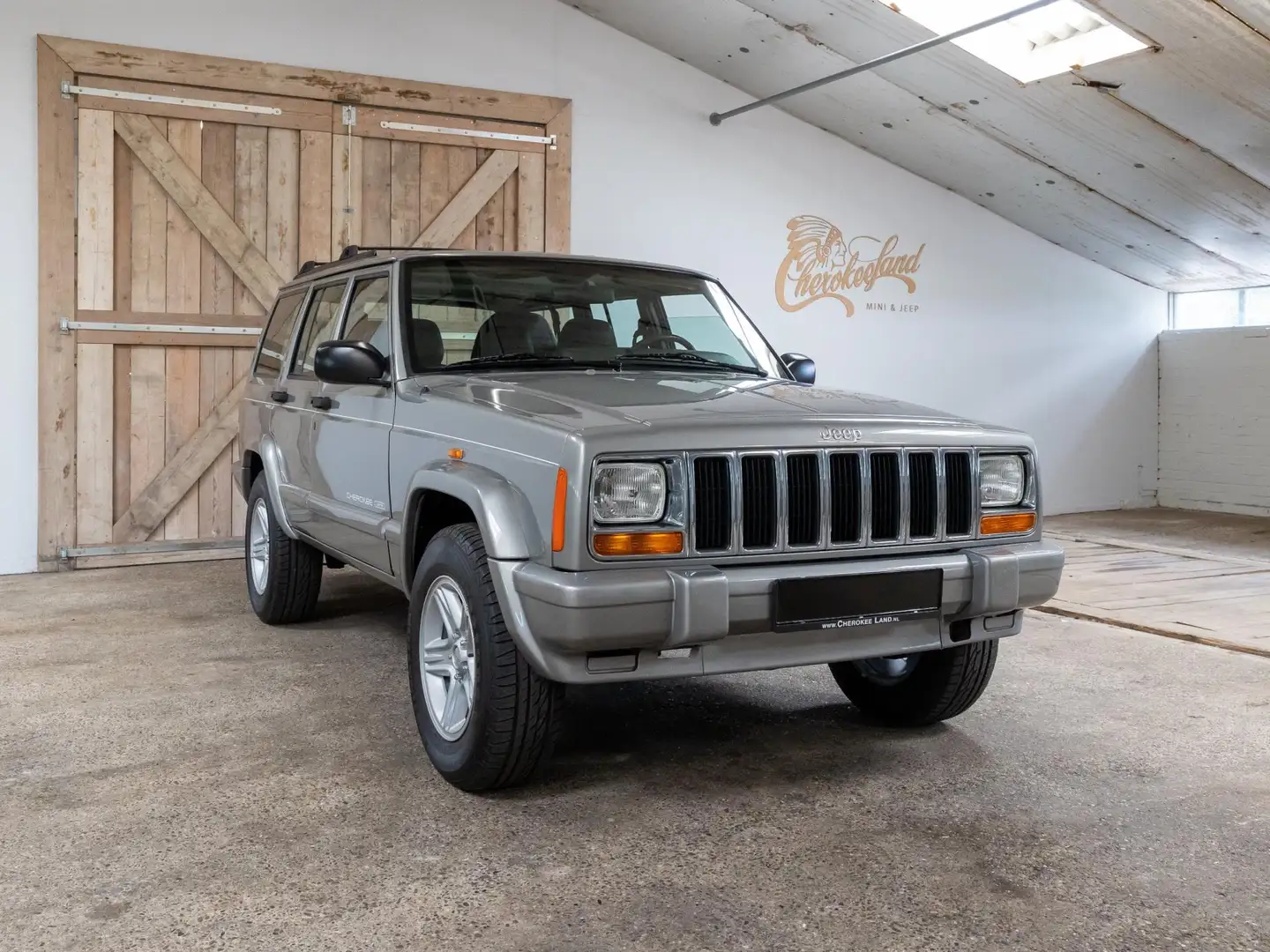 Jeep Cherokee XJ - Cherokee 610 Ready to go Gri - 1