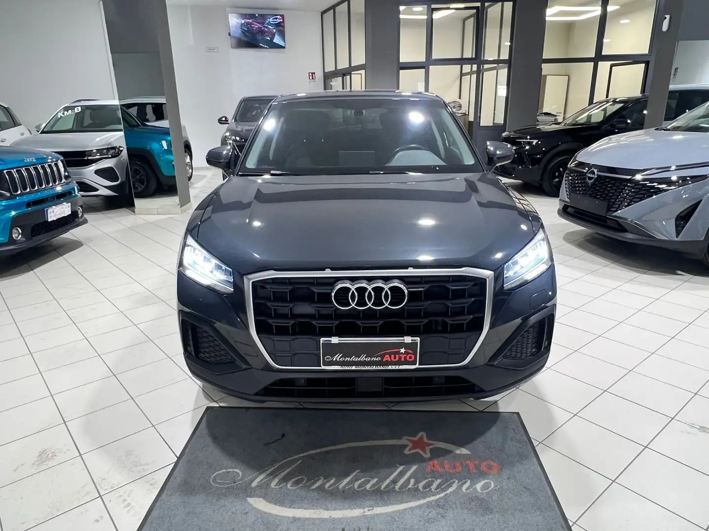 Audi Q2 30 TDI Business Grijs - 2