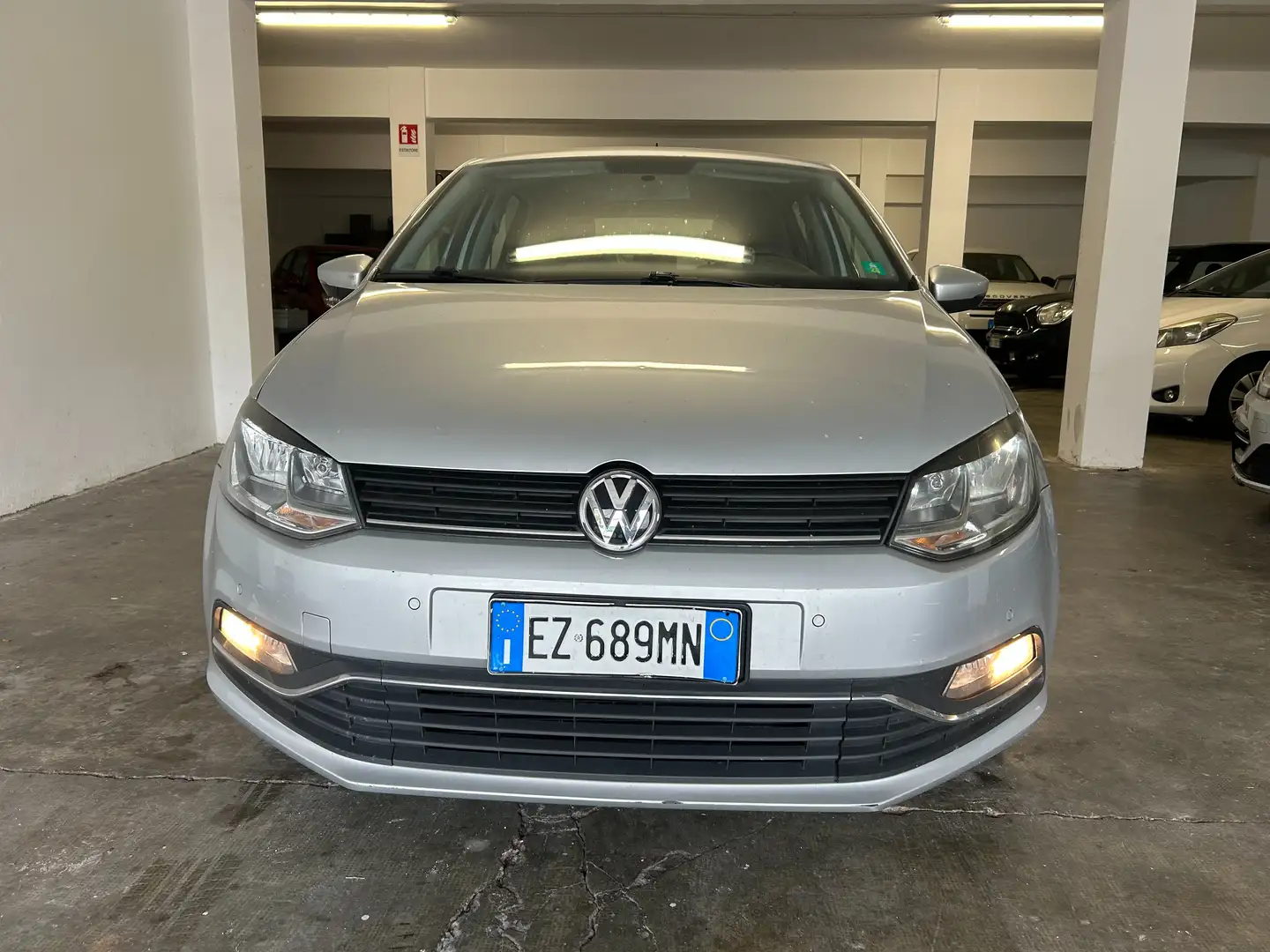 Volkswagen Polo Polo V 2014 5p 1.2 tsi bm Comfortline Gris - 1