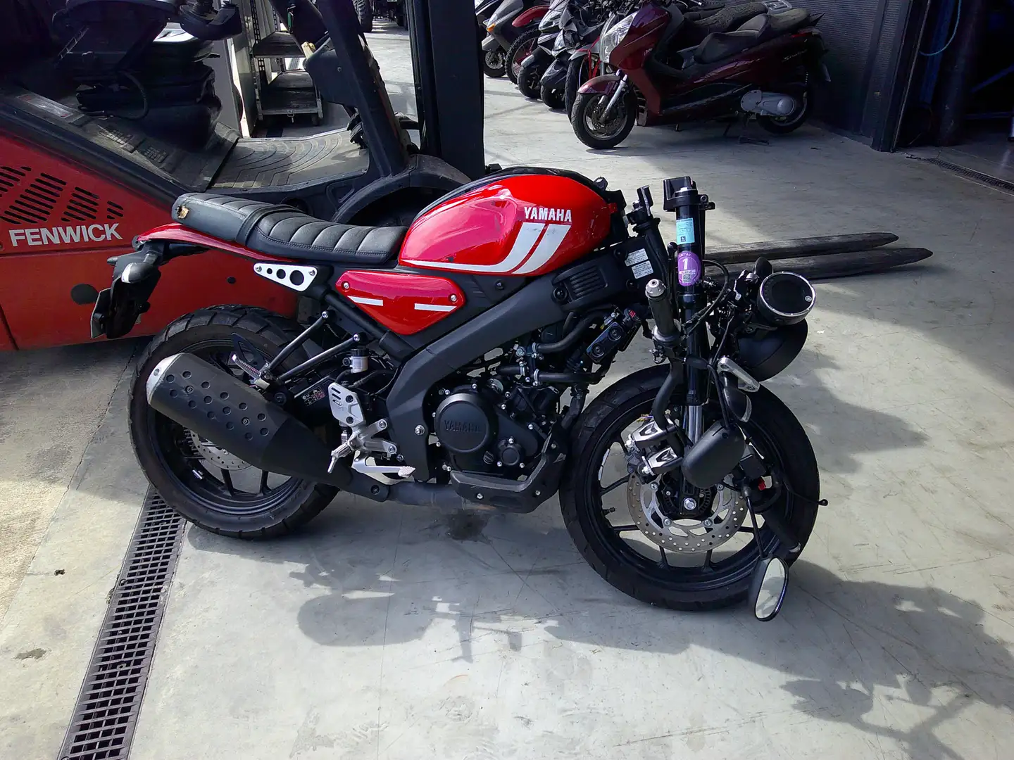Yamaha XSR 125 Red - 1