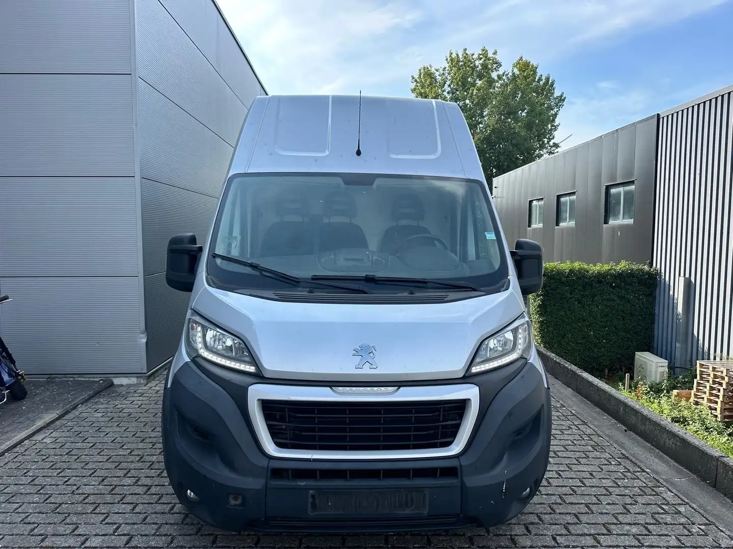 Peugeot Boxer 2.0 BlueHDi L3H2 Utility S/S Grau - 2