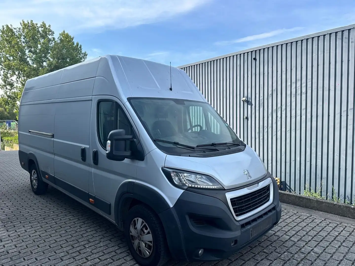Peugeot Boxer 2.0 BlueHDi L3H2 Utility S/S Szary - 1