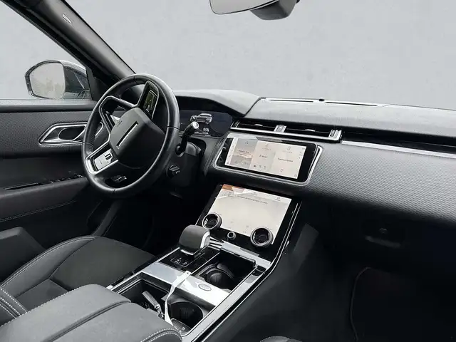 Land Rover Range Rover Velar view 4