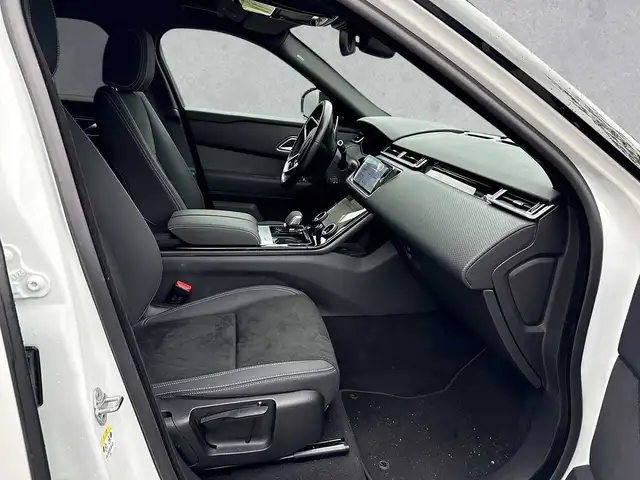 Land Rover Range Rover Velar view 3