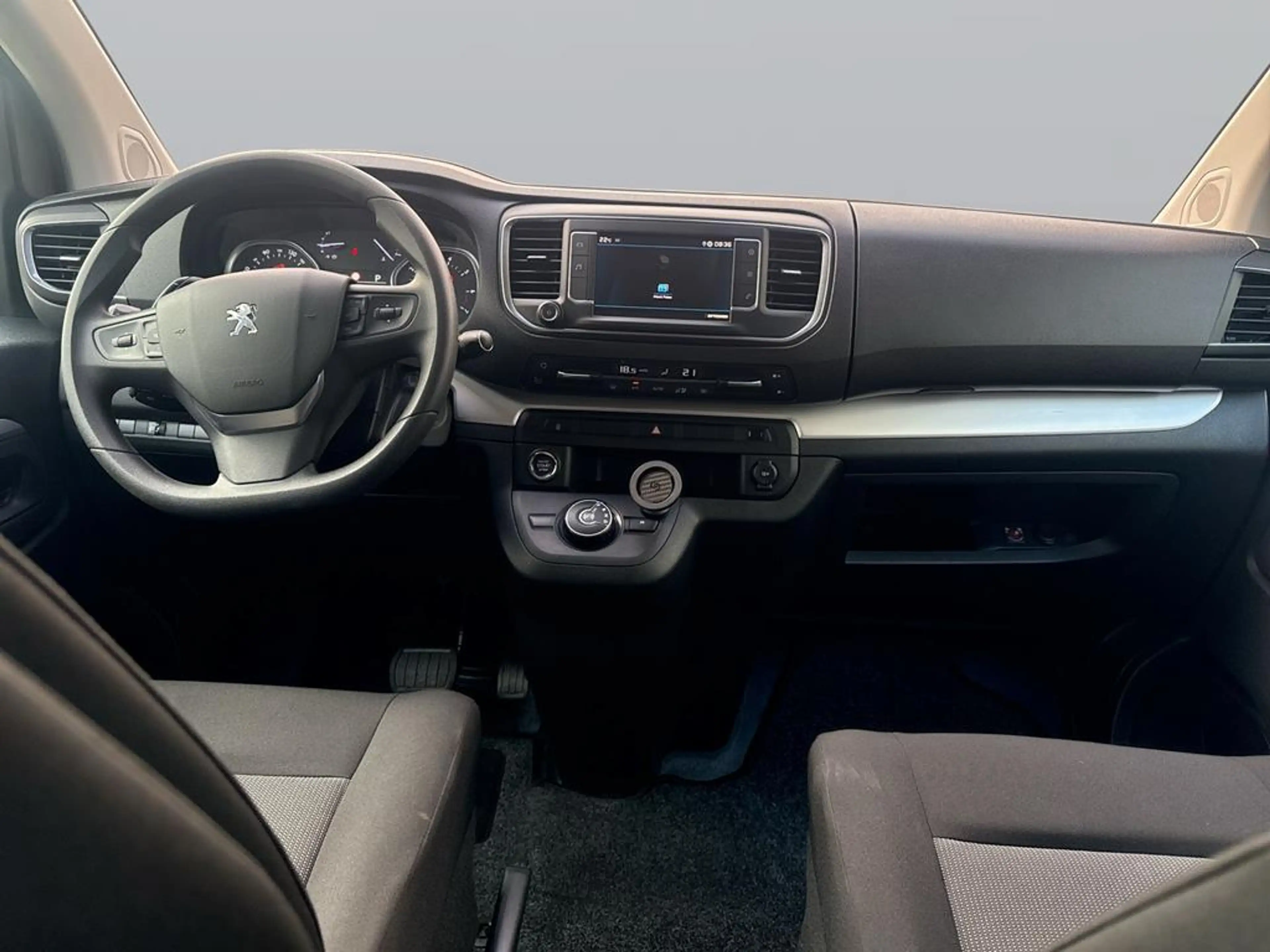 Peugeot Expert Traveller 2.0 BlueHDi 145 L3 Business — photo 10