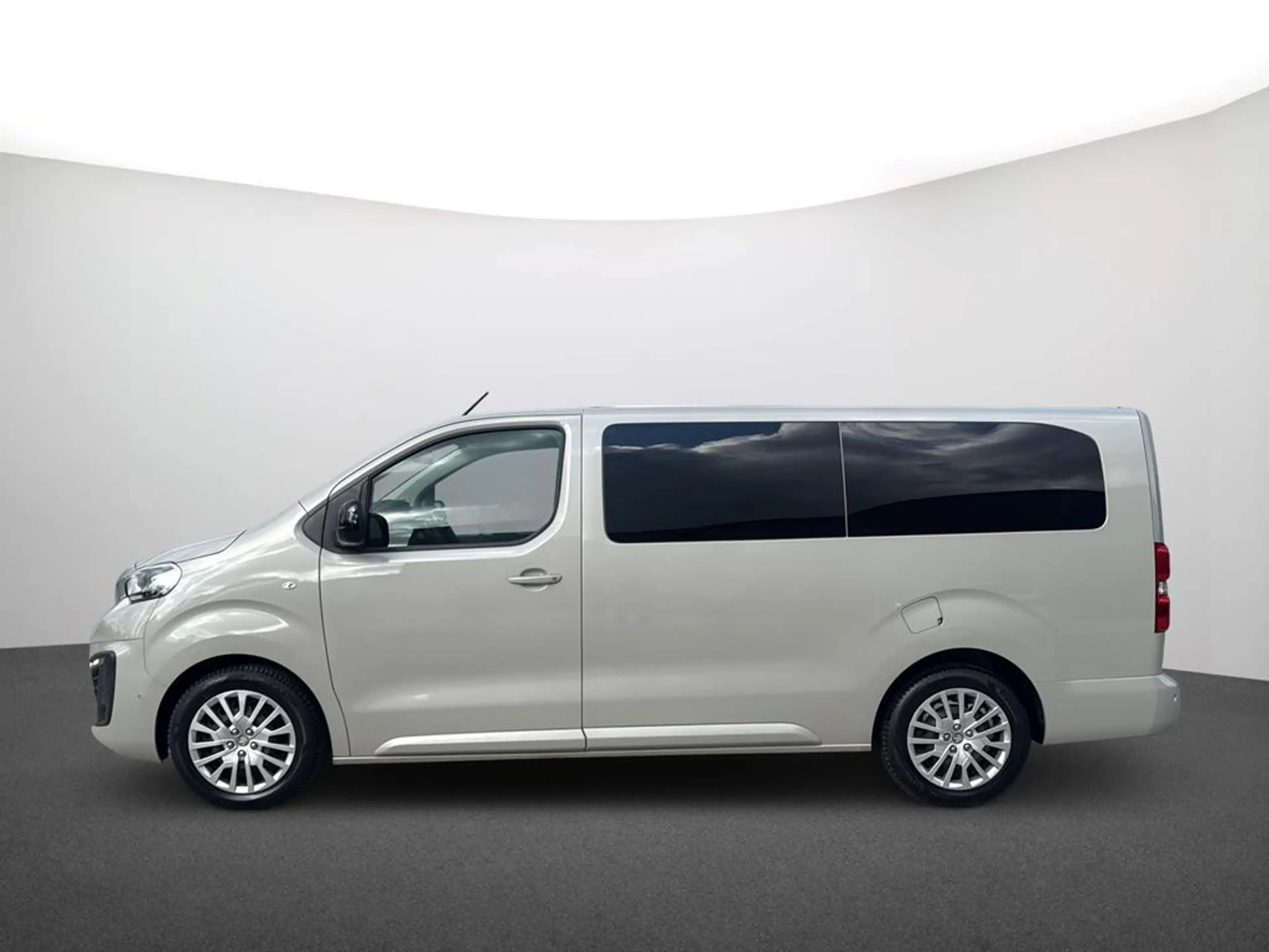 Peugeot Expert Traveller 2.0 BlueHDi 145 L3 Business — photo 4