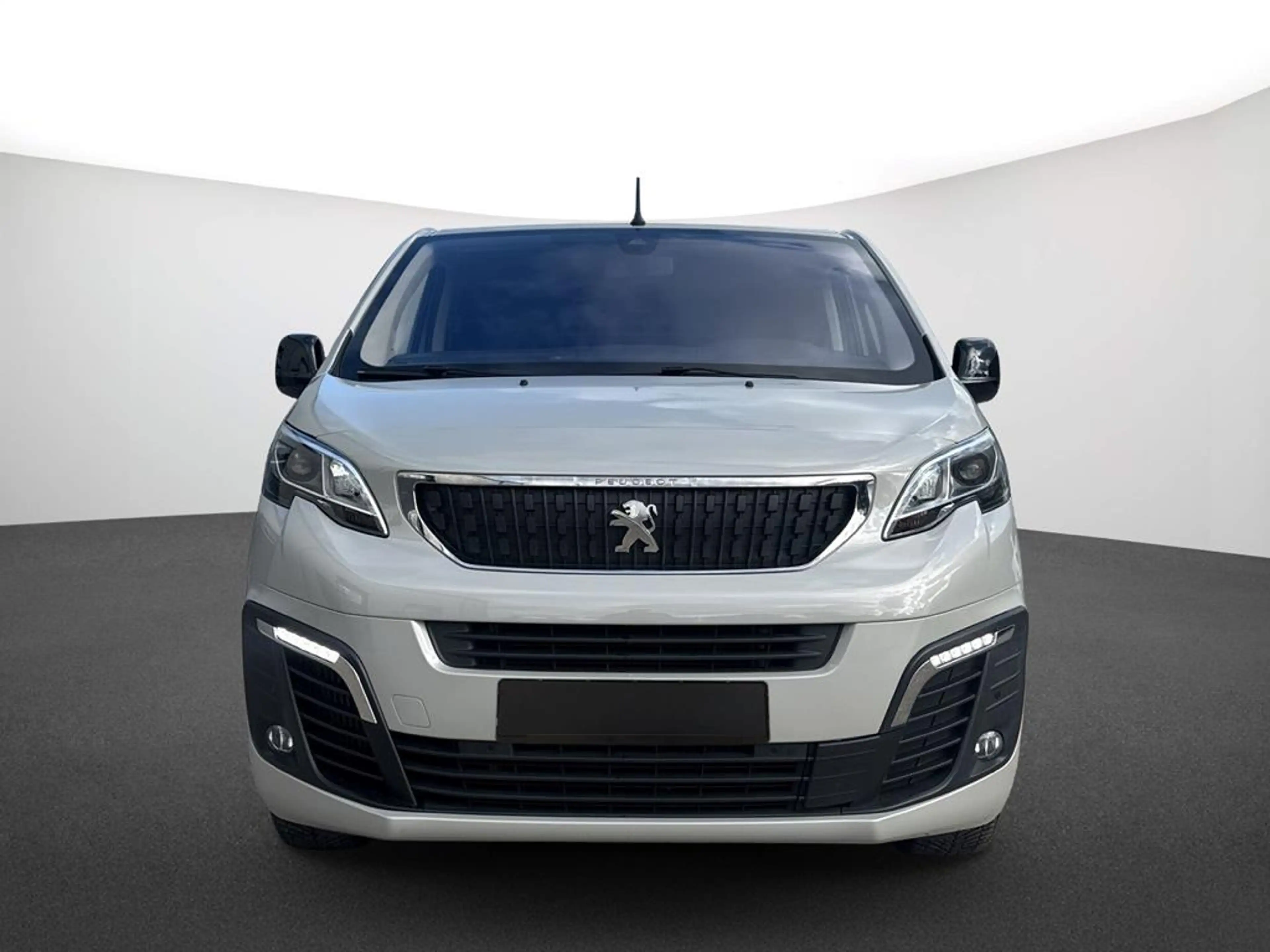 Peugeot Expert Traveller 2.0 BlueHDi 145 L3 Business — photo 2