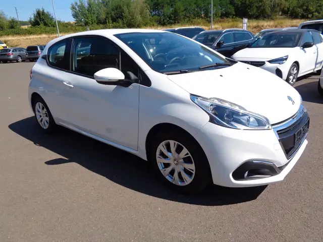 Peugeot 208 view 3