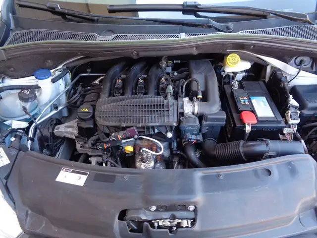 Peugeot 208 view 12
