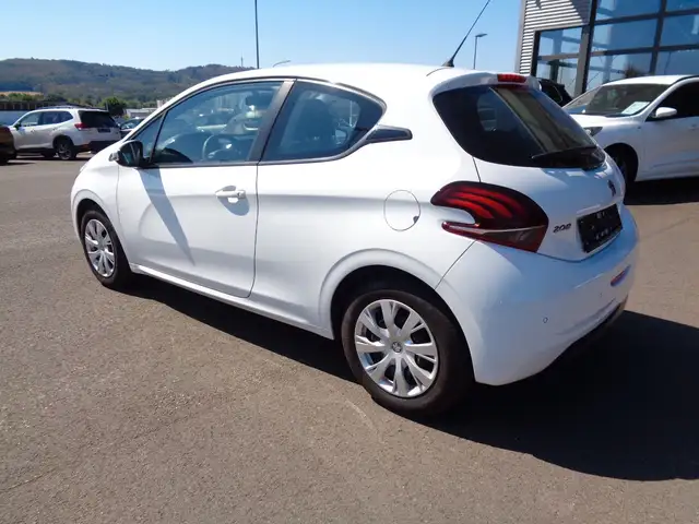 Peugeot 208 view 6
