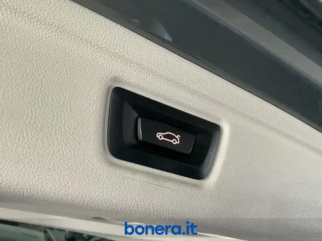 BMW 3 Series view 14