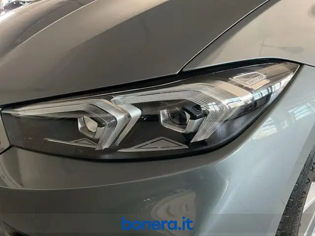 BMW 3 Series view 10
