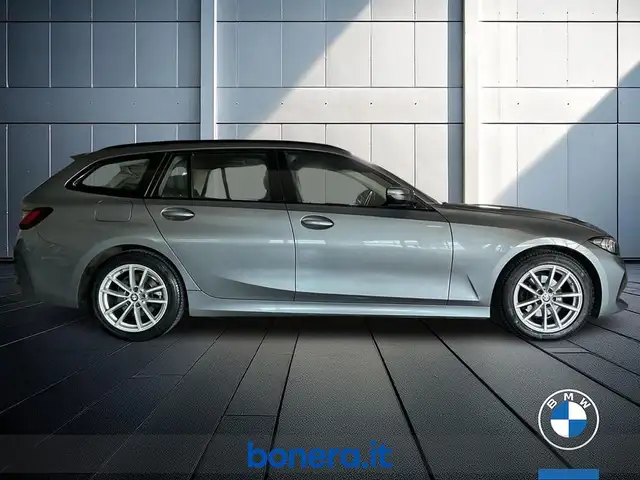 BMW 3 Series view 5