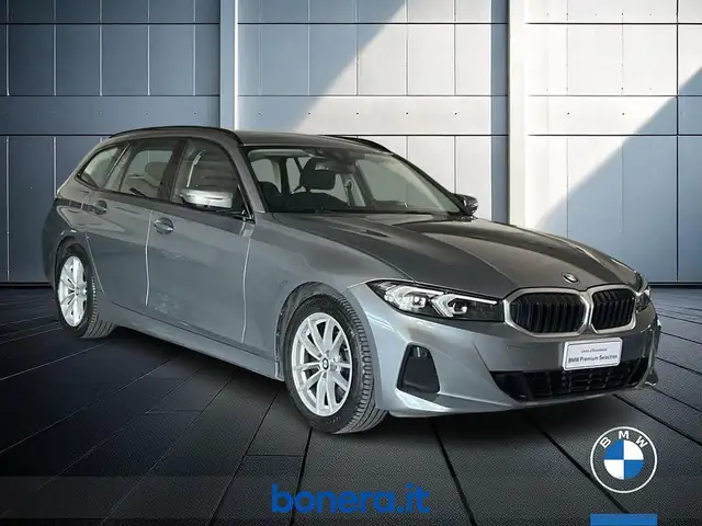 BMW 3 Series view 4
