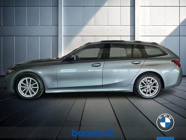 BMW 3 Series view 9