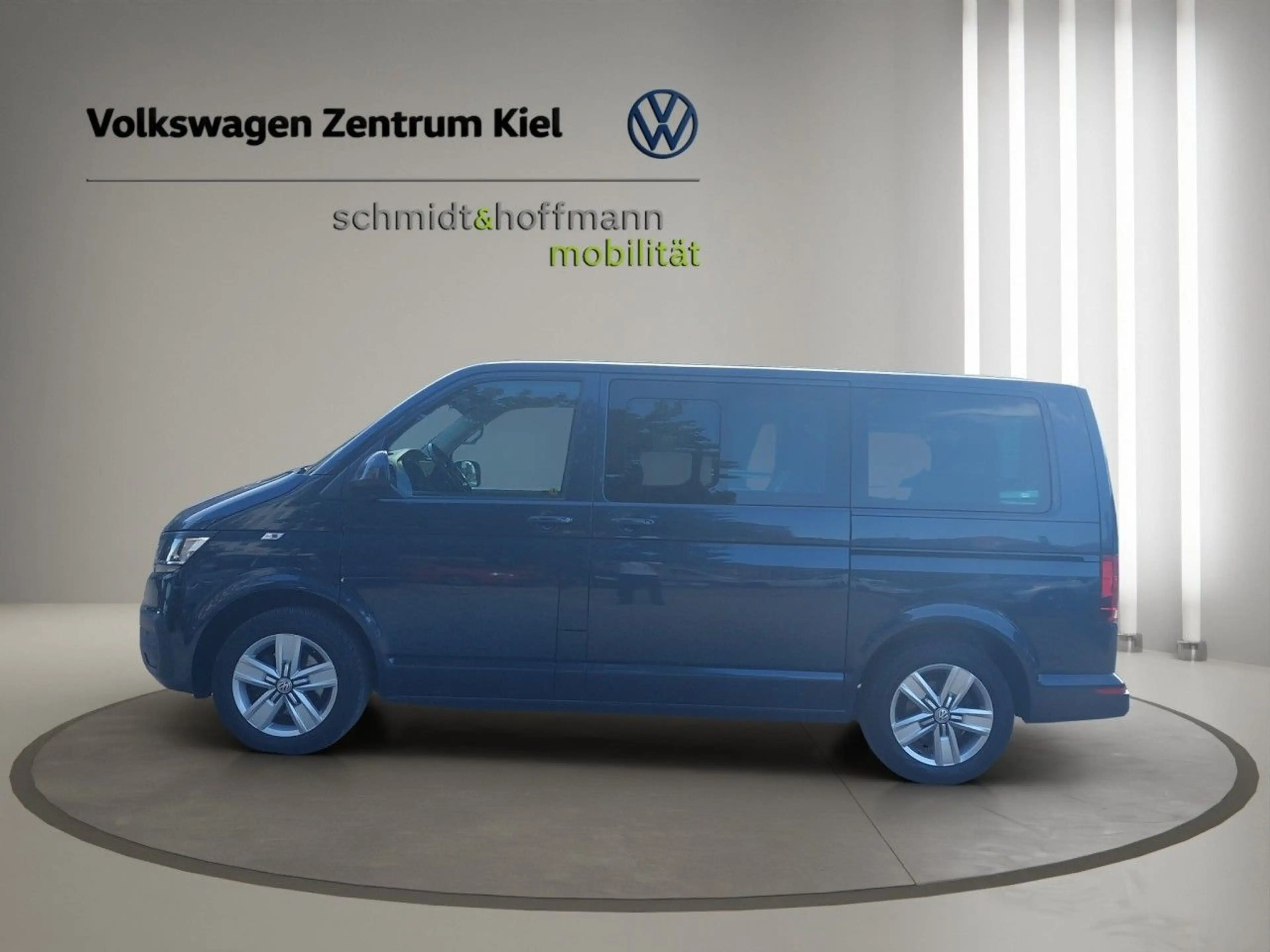 Volkswagen T6.1 Multivan Comfortline 2.0 TDI Klima Navi Einparkhilfe — photo 4