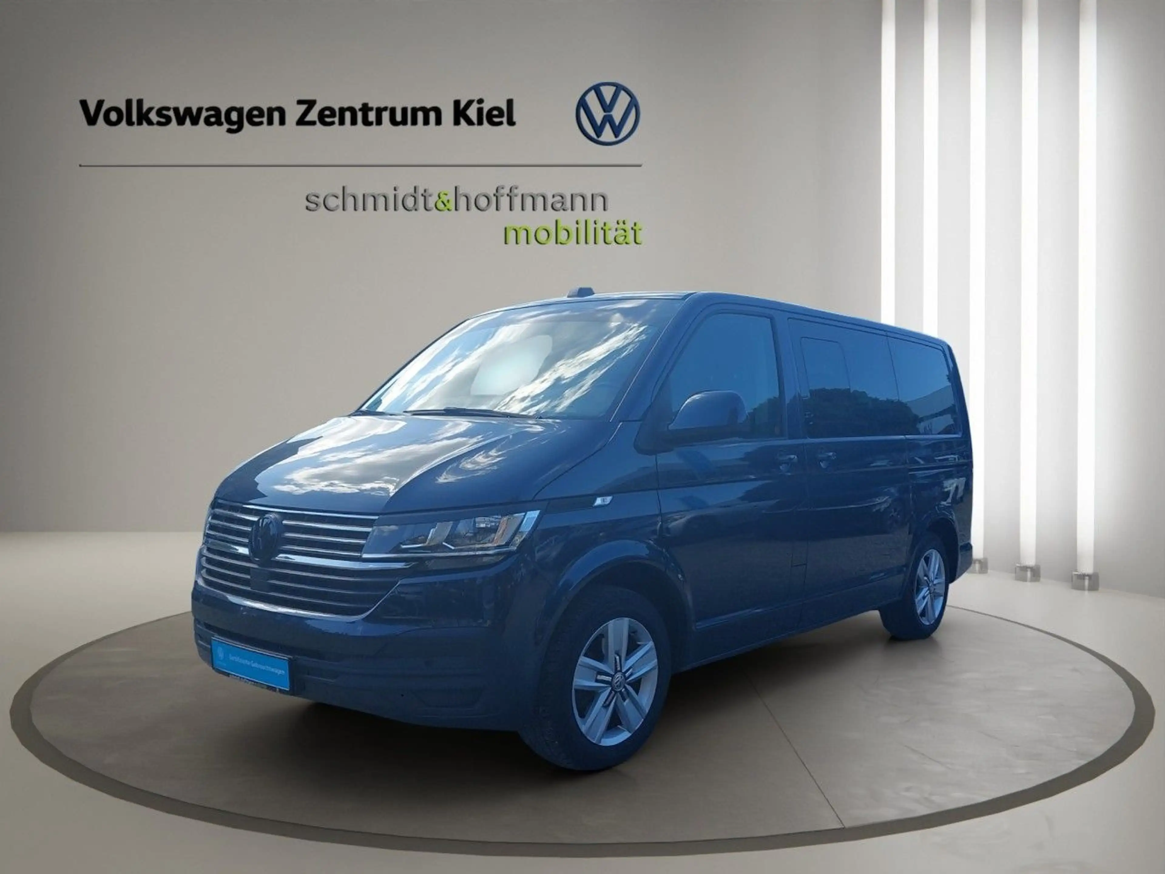 Volkswagen T6.1 Multivan Comfortline 2.0 TDI Klima Navi Einparkhilfe — photo 3