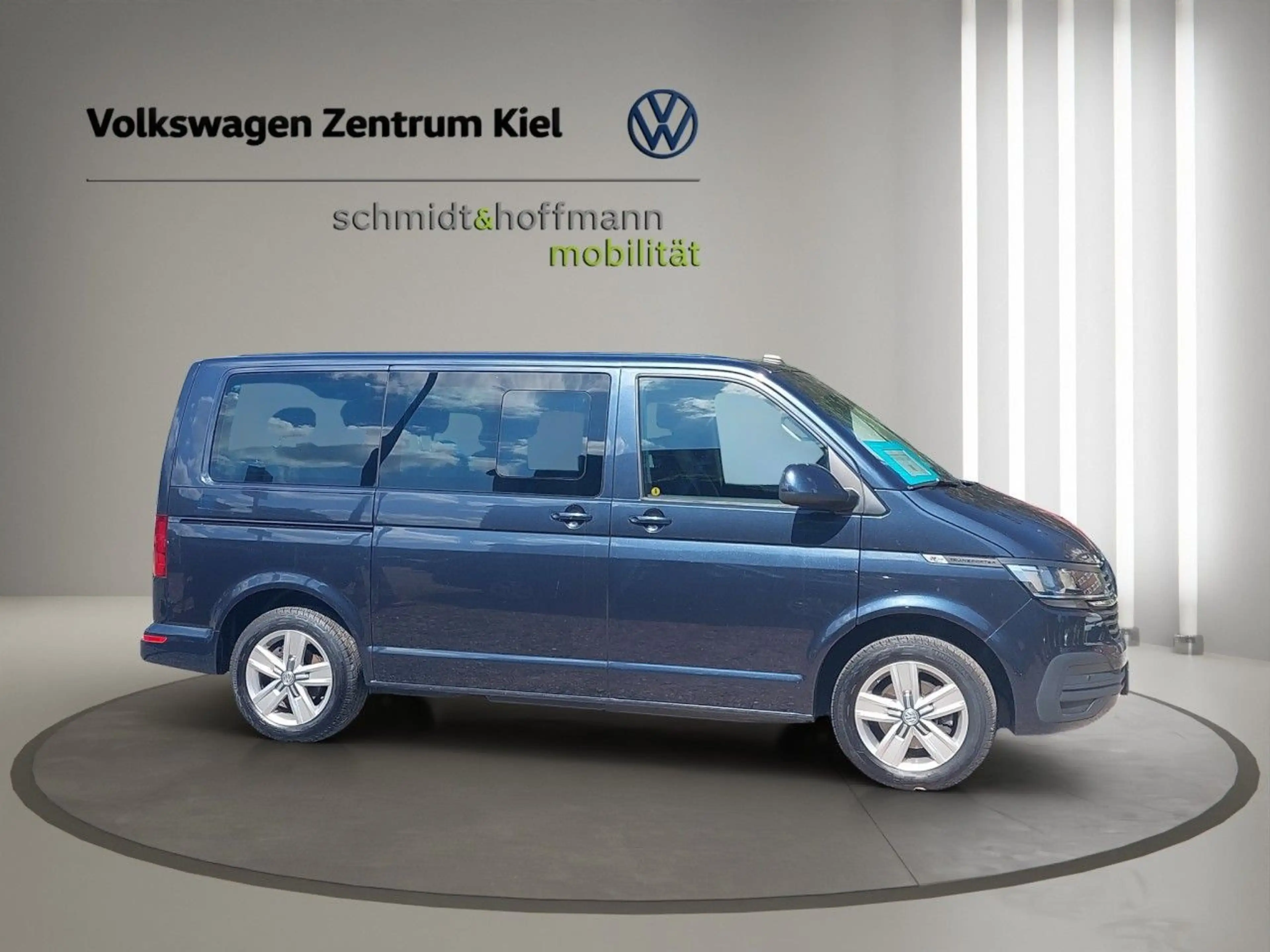 Volkswagen T6.1 Multivan Comfortline 2.0 TDI Klima Navi Einparkhilfe — photo 8