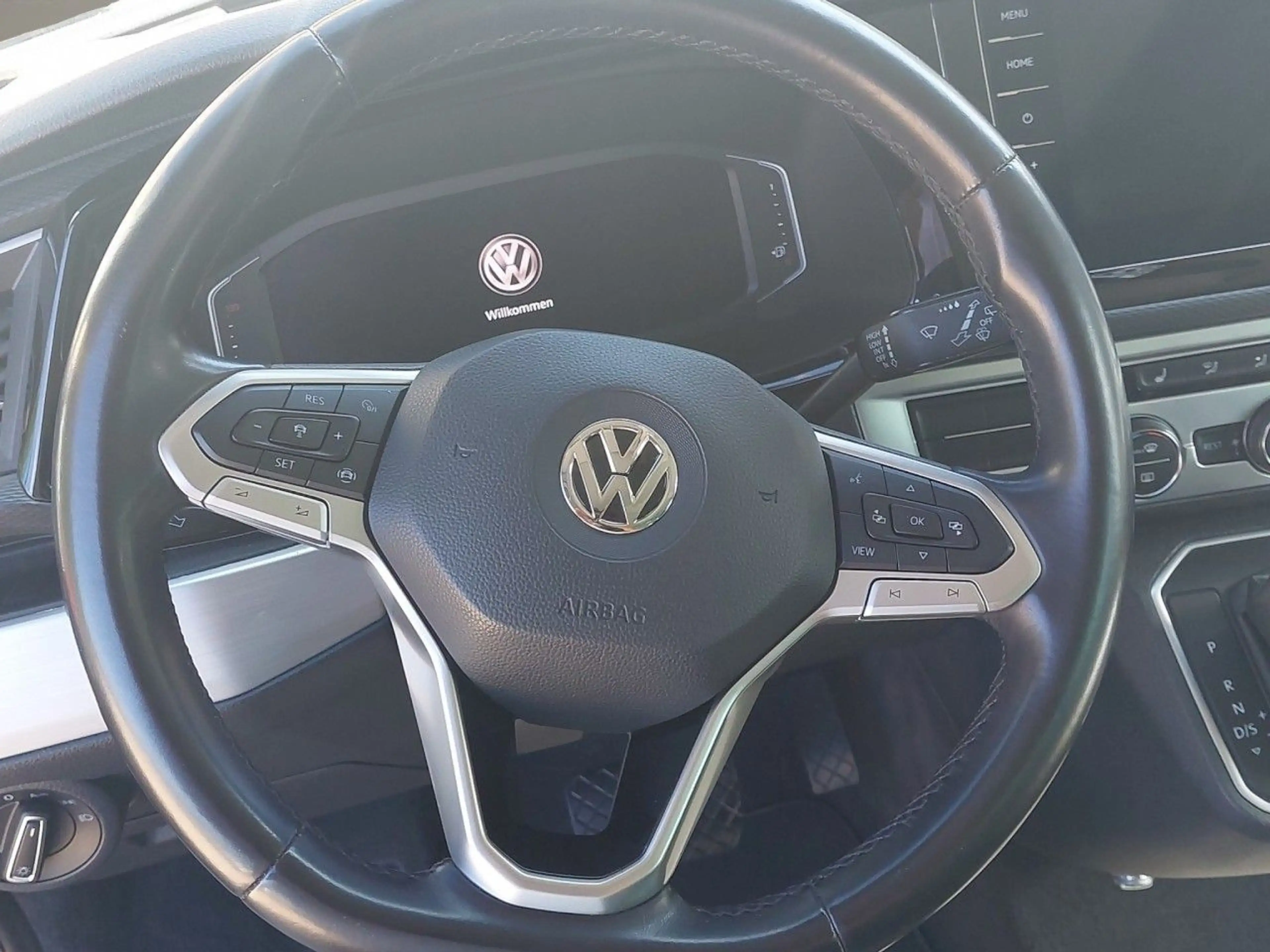 Volkswagen T6.1 Multivan Comfortline 2.0 TDI Klima Navi Einparkhilfe — photo 11