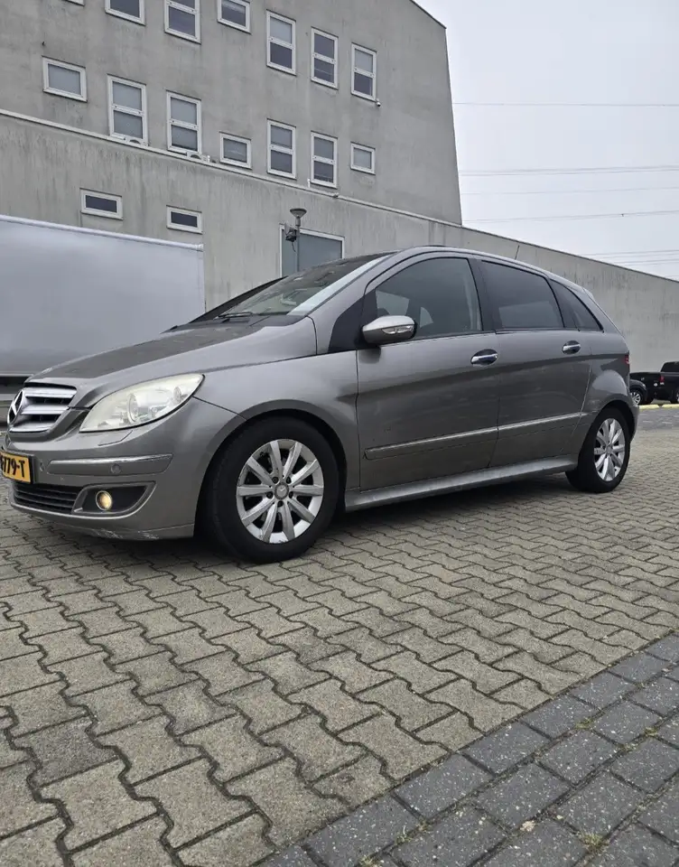 Mercedes-Benz B 200