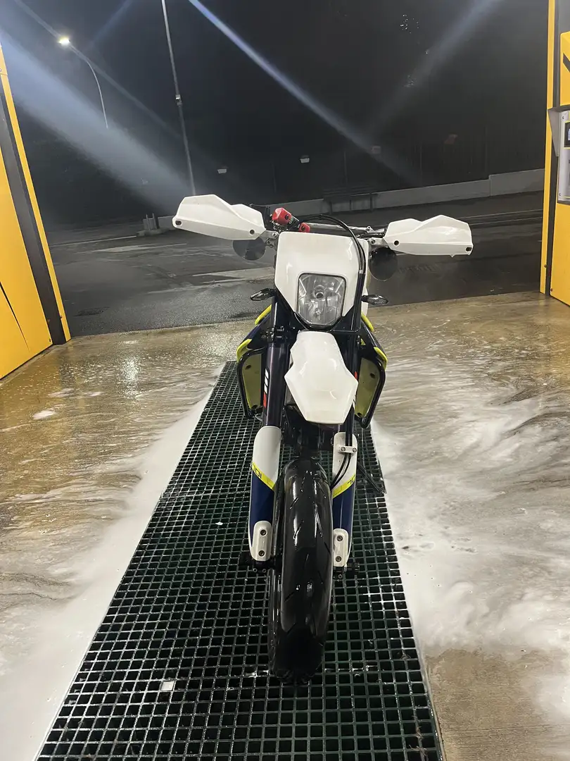 Husqvarna 701 Supermoto - 2