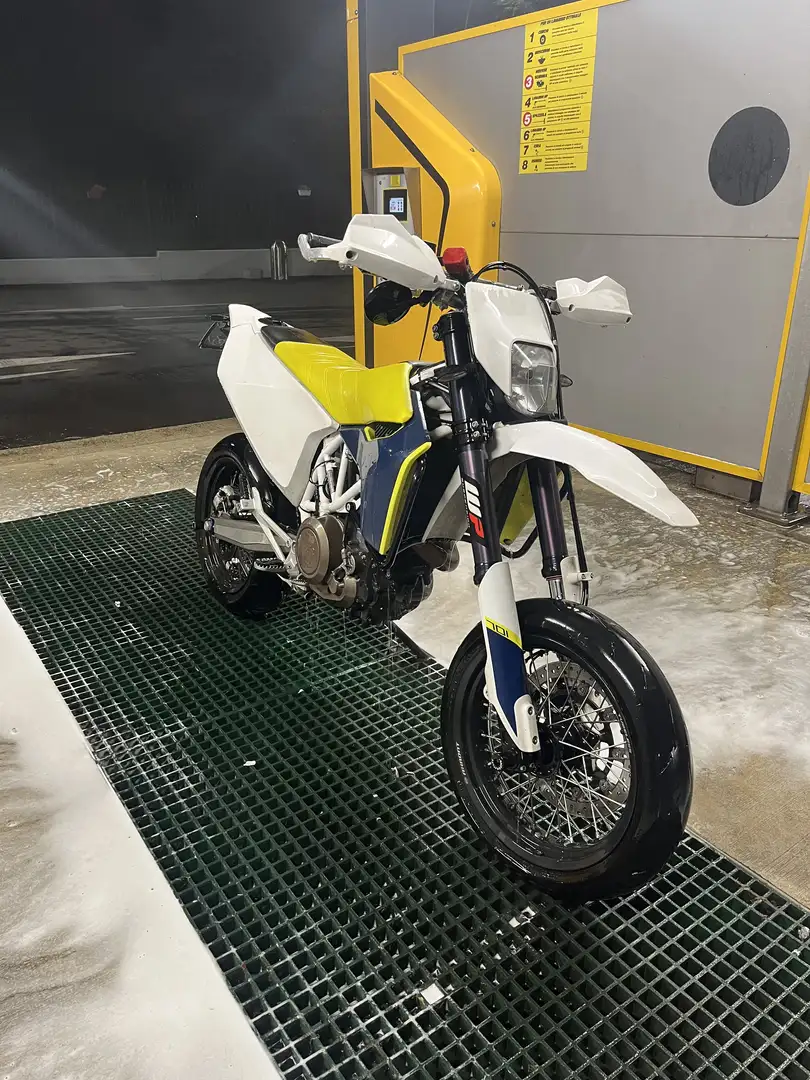 Husqvarna 701 Supermoto - 1