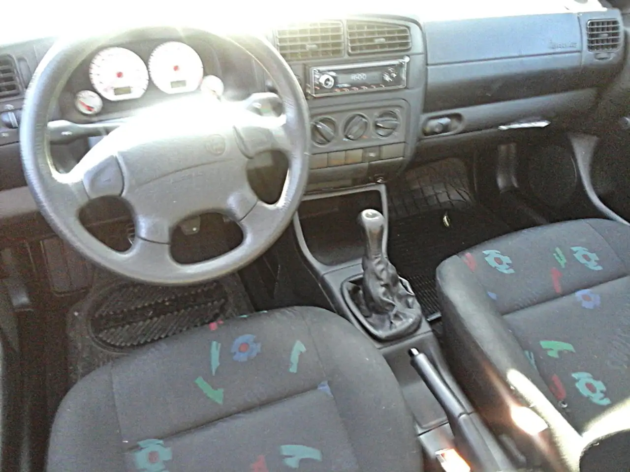 Volkswagen Golf Rolling Stones 1.6i/ wenig km/ 5 tg+GSD+ZV+Airbags/ OLDTIMER, foto 4