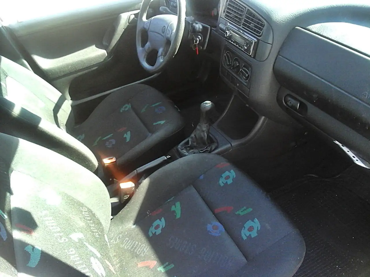 Volkswagen Golf Rolling Stones 1.6i/ wenig km/ 5 tg+GSD+ZV+Airbags/ OLDTIMER, foto 5