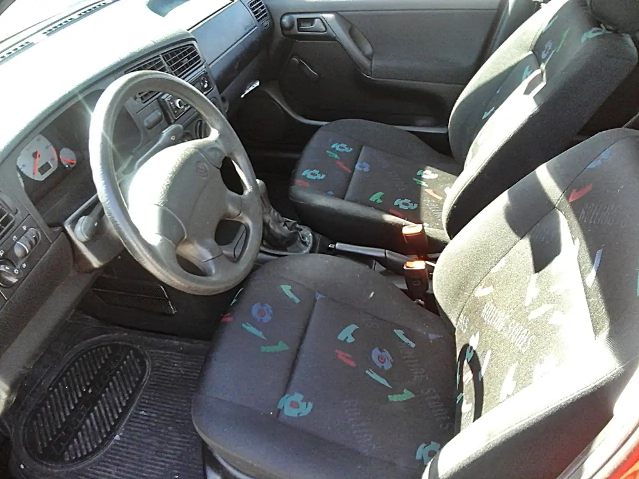 Volkswagen Golf Rolling Stones 1.6i/ wenig km/ 5 tg+GSD+ZV+Airbags/ OLDTIMER, foto 3
