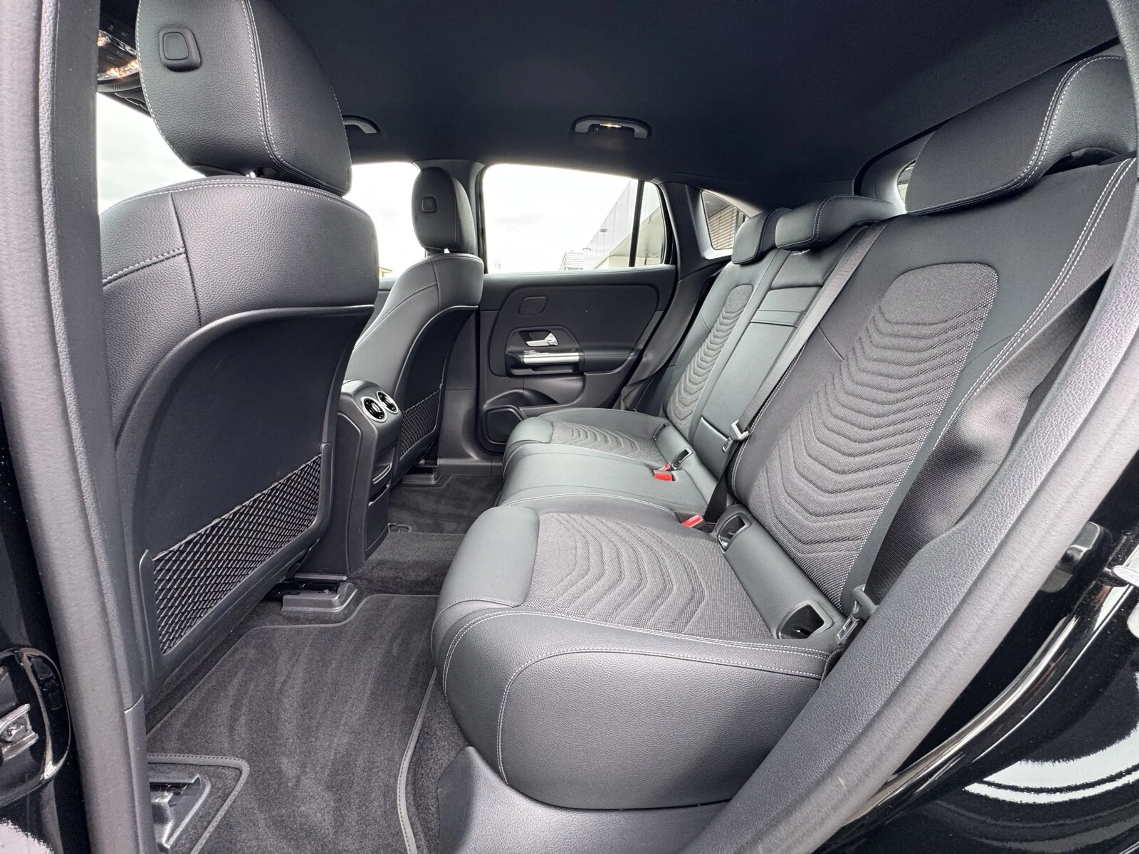 Mercedes-Benz EQA 350 EQA 350 4M PROGR. NAVI+AHK+LED+KAMERA+SOUND+AMBI — photo 11
