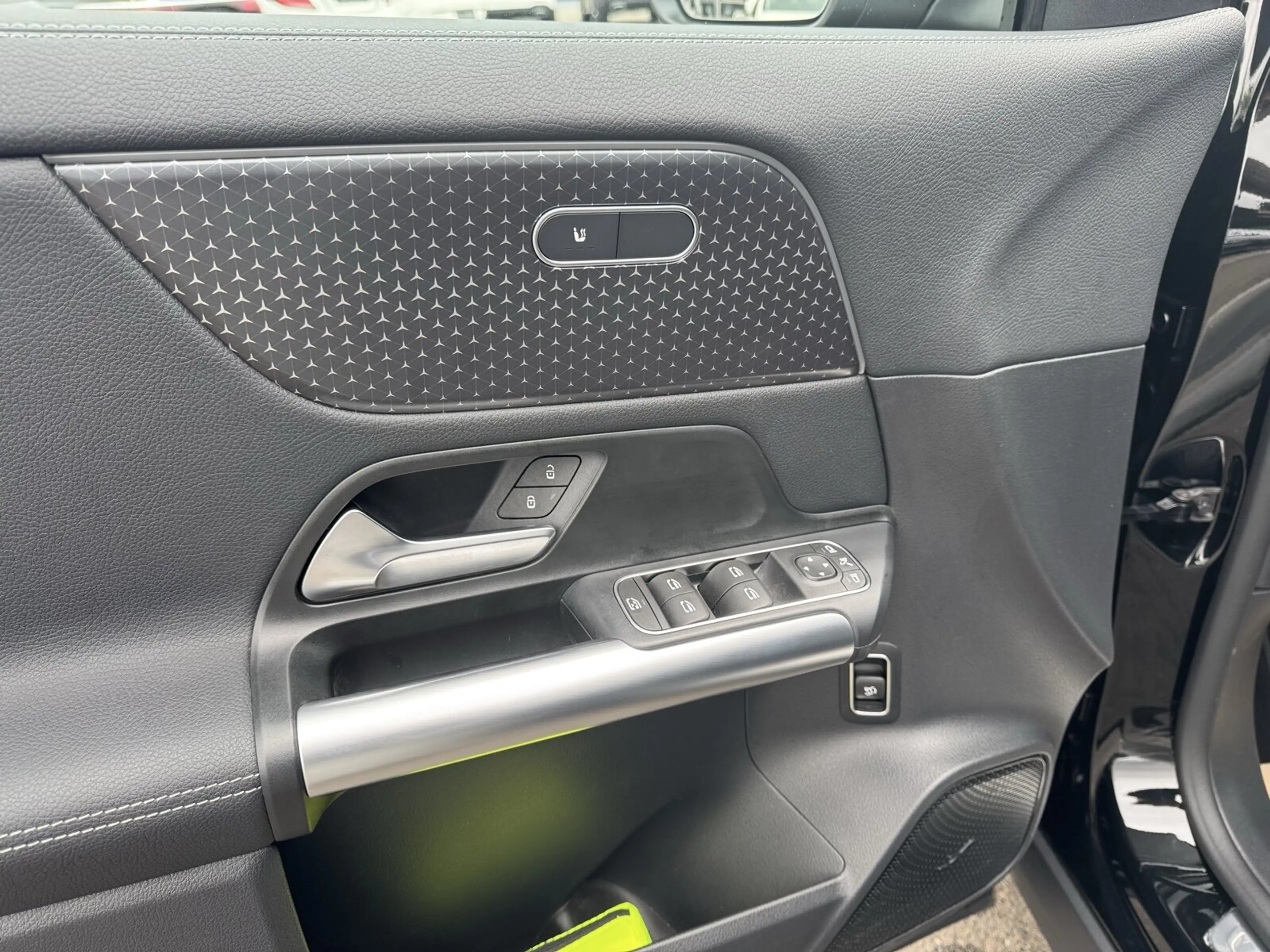 Mercedes-Benz EQA 350 EQA 350 4M PROGR. NAVI+AHK+LED+KAMERA+SOUND+AMBI — photo 9