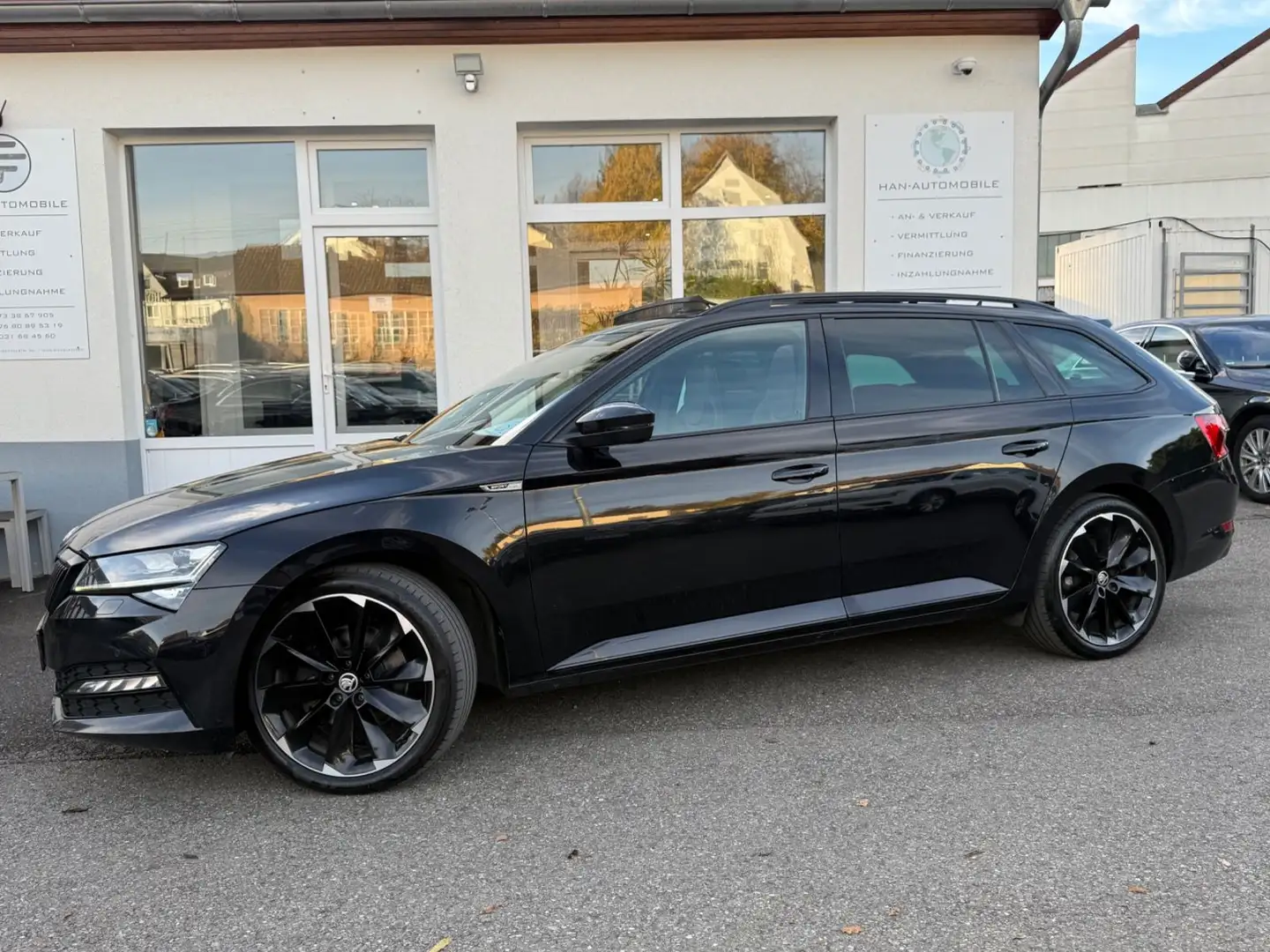 Skoda Superb Combi Sportline 4x4*Pano+AHK+Standheizung Schwarz - 1