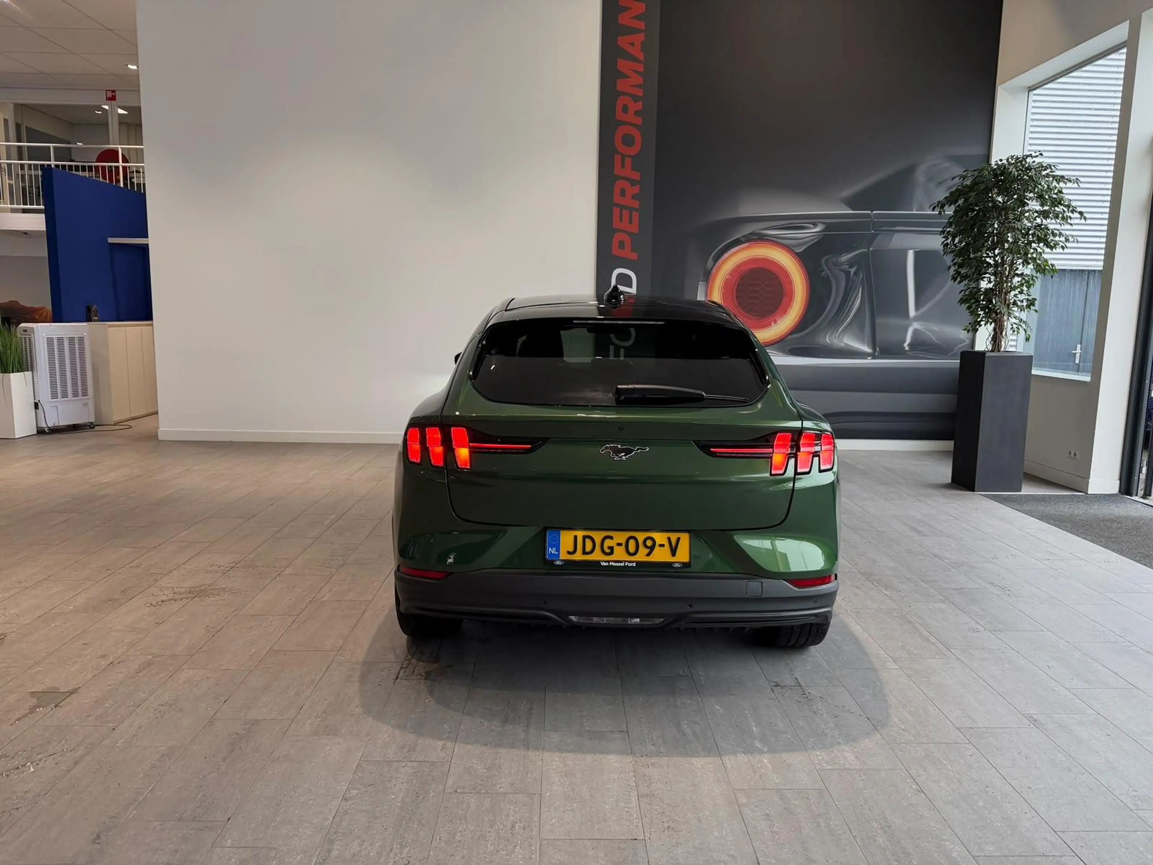Ford Mustang Mach-E Extended Premium RWD 88 kWh PANORAMADAK | B&O | AD — photo 5