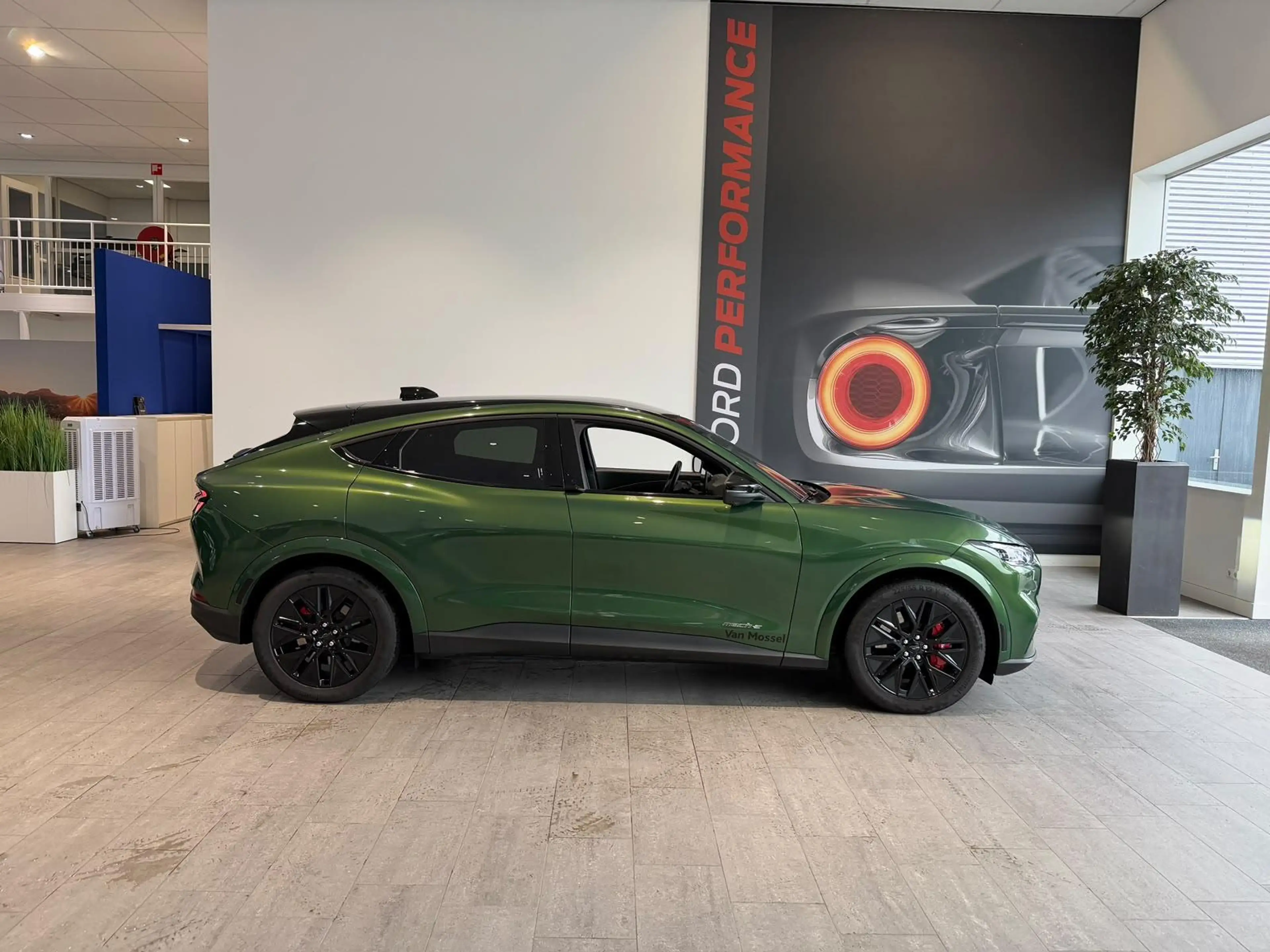 Ford Mustang Mach-E Extended Premium RWD 88 kWh PANORAMADAK | B&O | AD — photo 7