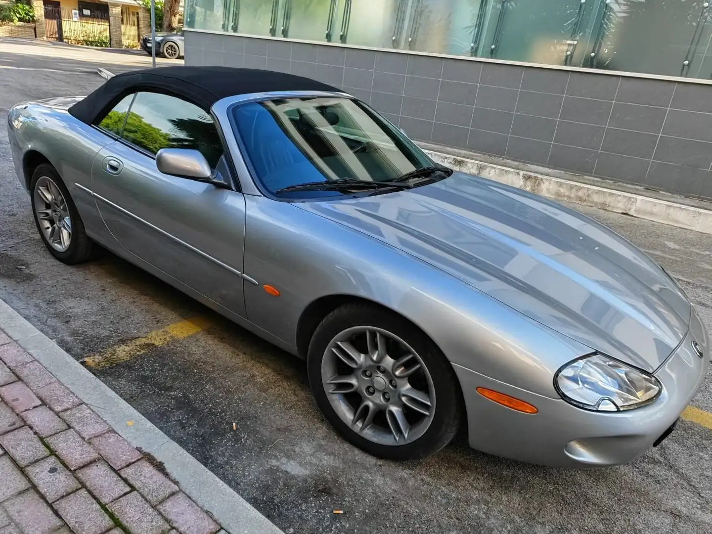 Jaguar XK8 1996-2002  4000cc Grey - 1