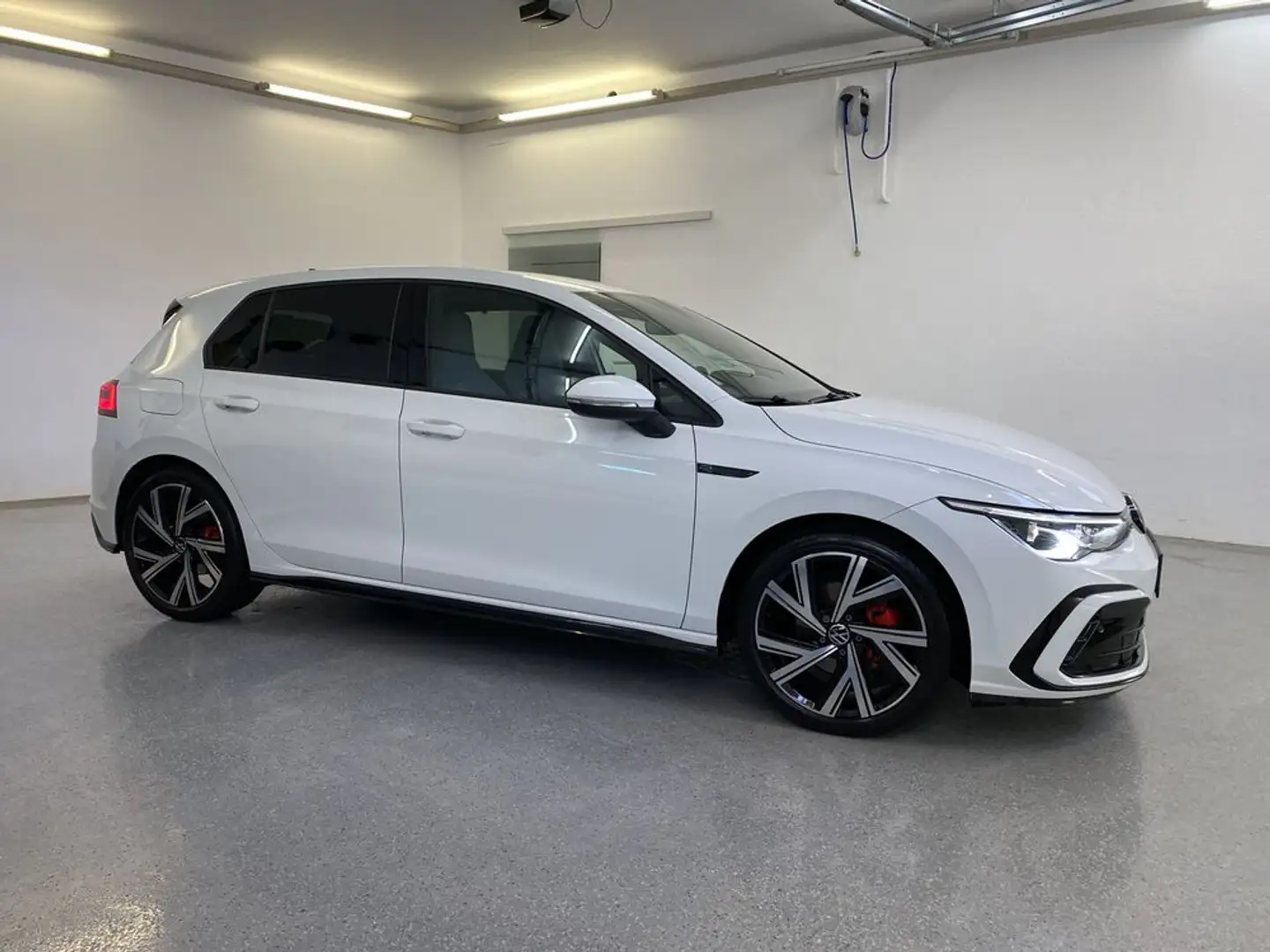 Volkswagen Golf 1.5 tsi R-Line NEUWAGENZUSTAND! Weiß - 2
