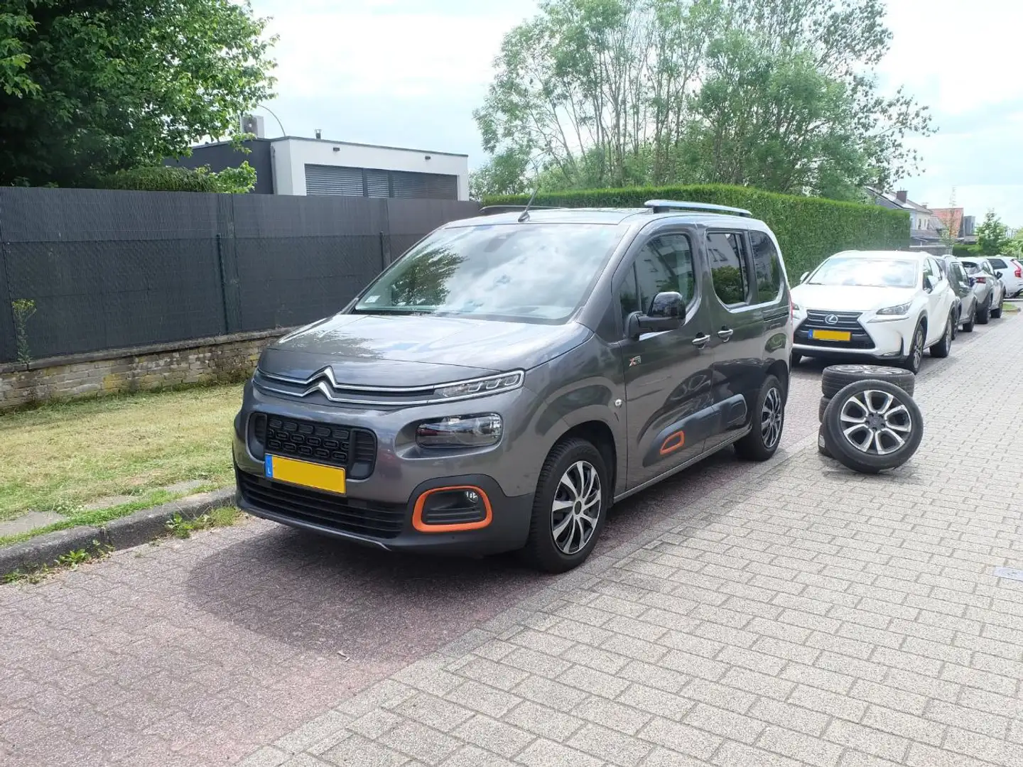 Citroen Berlingo Berlingo M PureTech 130 EAT8 SHINE Gris - 1