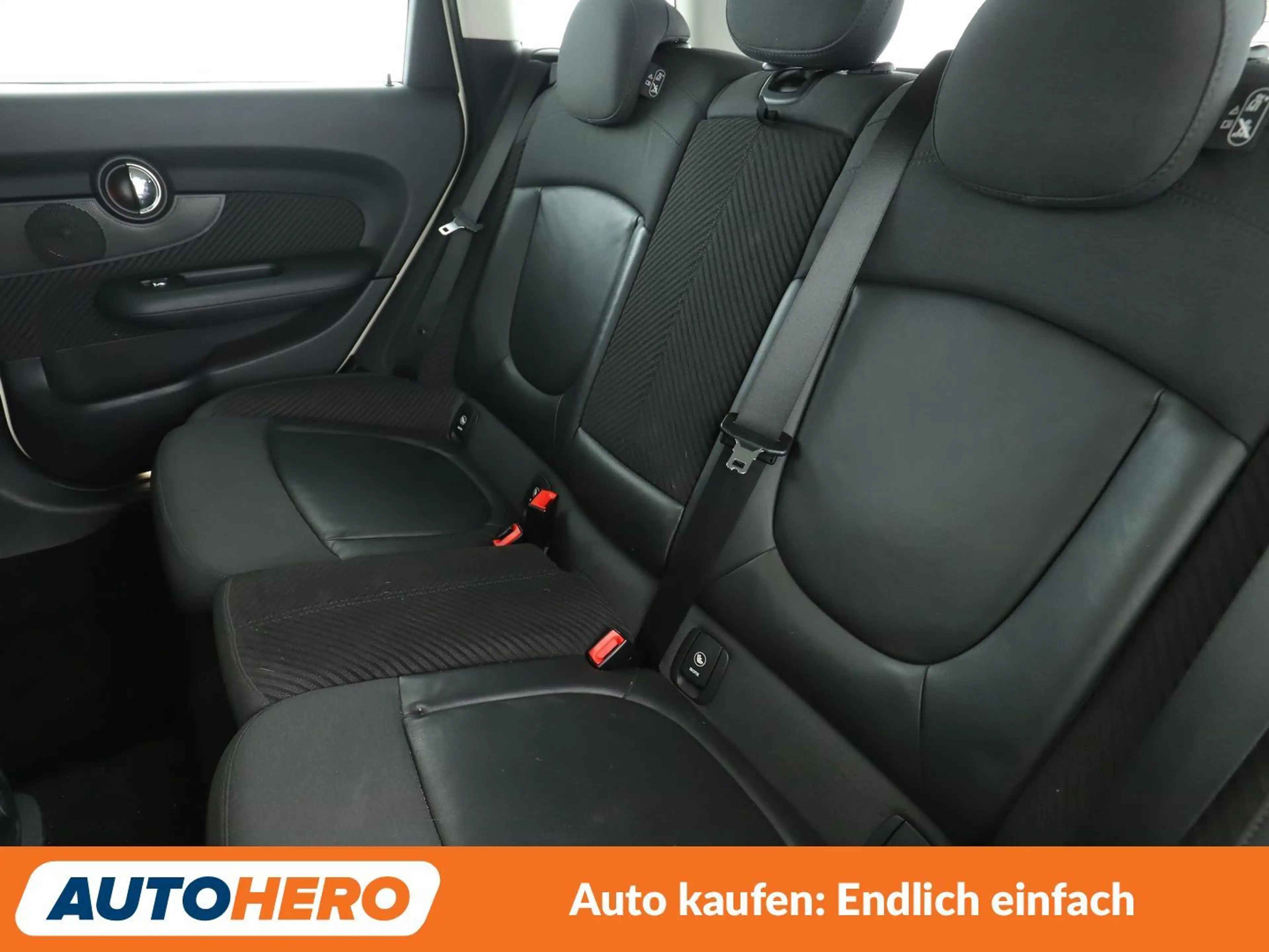MINI Cooper Clubman Cooper Aut.*NAVI*TEMPO*PDC*SHZ*LIM* — photo 13